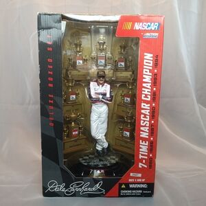 2004 Dale Earnhardt 7-Time Nascar Champion Deluxe Boxed Set By Action Mcfarlane